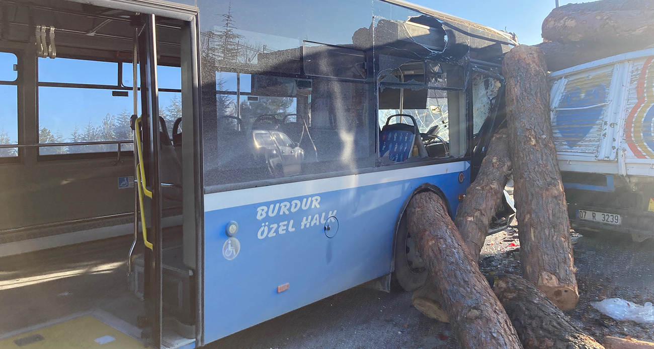 Burdur’da zincirleme kaza: 1’i polis 6 yaralı