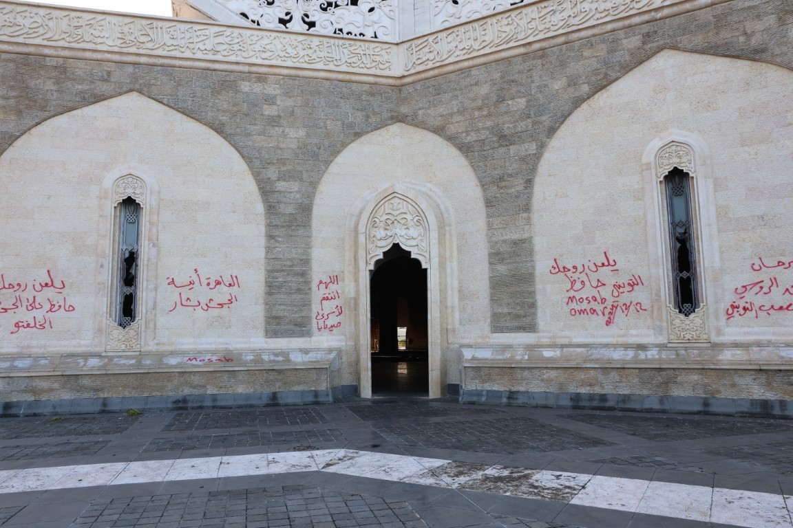 Hafız Esad’ın harabeye dönen mezarı görüntülendi - İhlas Haber Ajansı