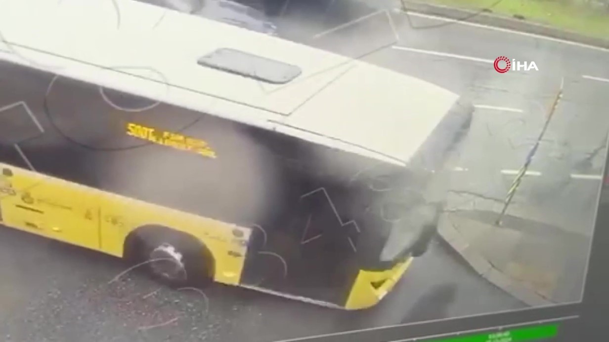 Beşiktaş’ta feci ölüm kamerada: İETT otobüsü yolda yürüyen kadına çarptı