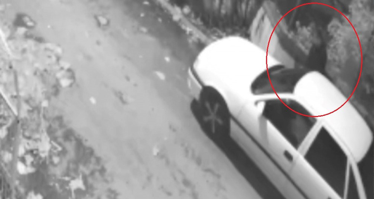 ‘Pes’ dedirten hırsızlık: Saniyeler içerisinde otomobilin aynasını çaldı