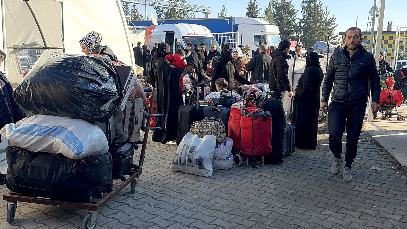 Suriyeliler ülkelerine dönmenin heyecanını yaşıyor