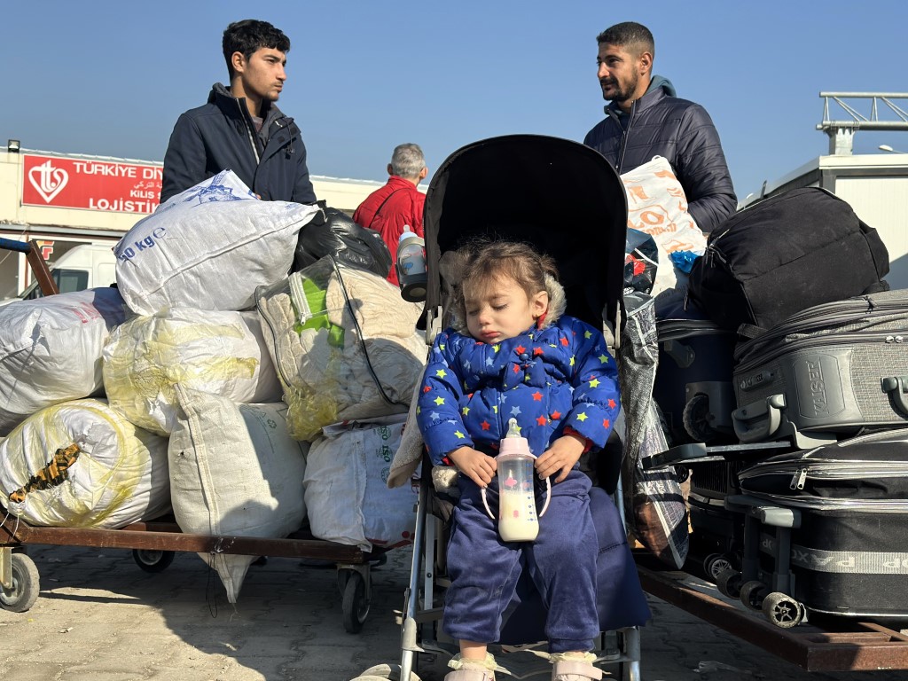 Suriyeliler ülkelerine dönmenin heyecanını yaşıyor