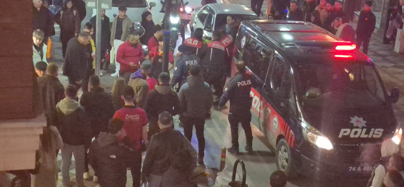 Bartın’da laf atma kavgası: 1 kişi yaralandı, 1 kadın sinir krizi geçirdi