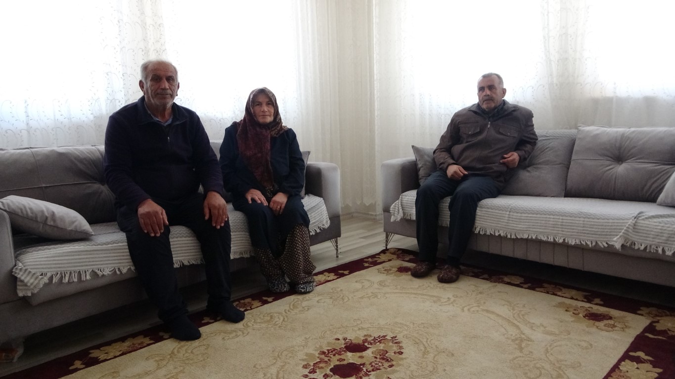 Malatya’da evlerine kavuşan depremzede vatandaşlar: 