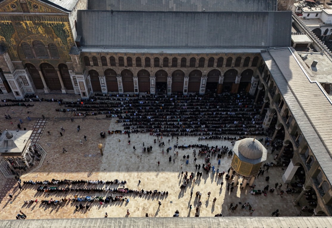 Emevi Camii'nde Esad sonrası ikinci cuma namazı