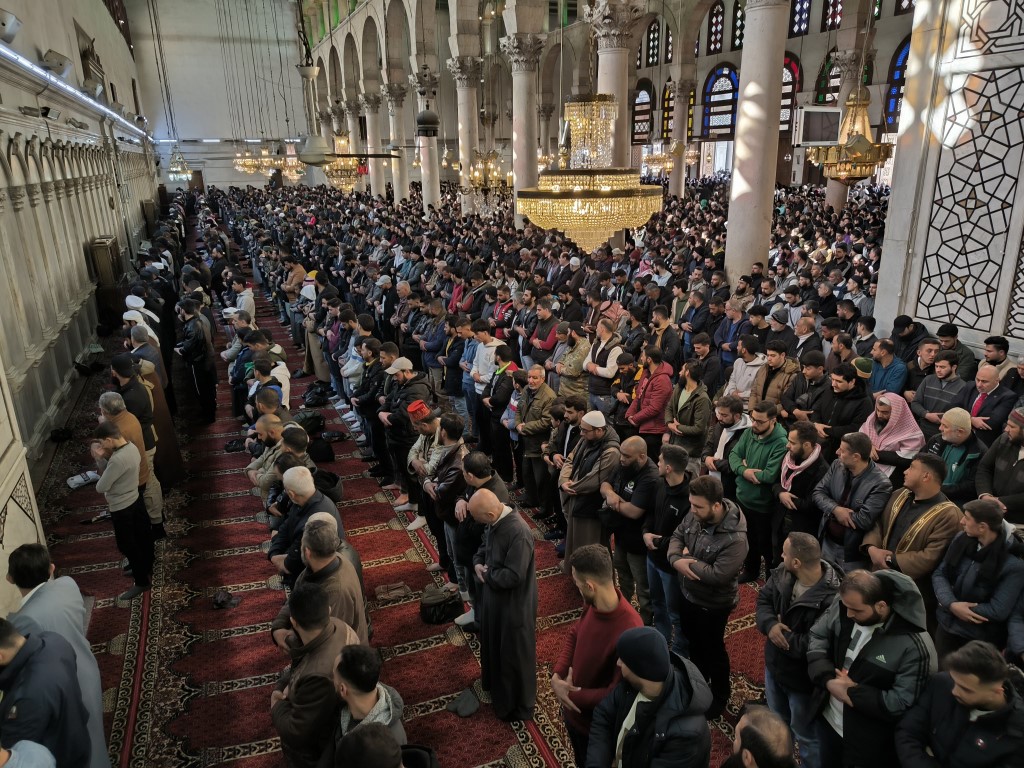 Emevi Camii'nde Esad sonrası ikinci cuma namazı