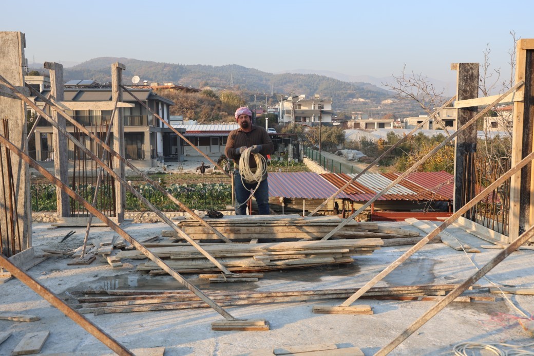 Her köşesinde binaların yükseldiği Hatay’da inşaat kalıpçılarının yevmiyesi bin 750 TL’yi buldu