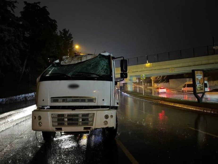 "Sabıkalı" üst geçitte yaşanan kazada, sürücü olay yerinden kaçtı - ASAYİŞ