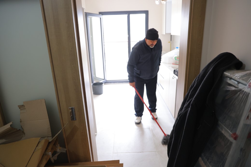 Depremzedeler yeni yuvalarına kavuşmaya devam ediyor