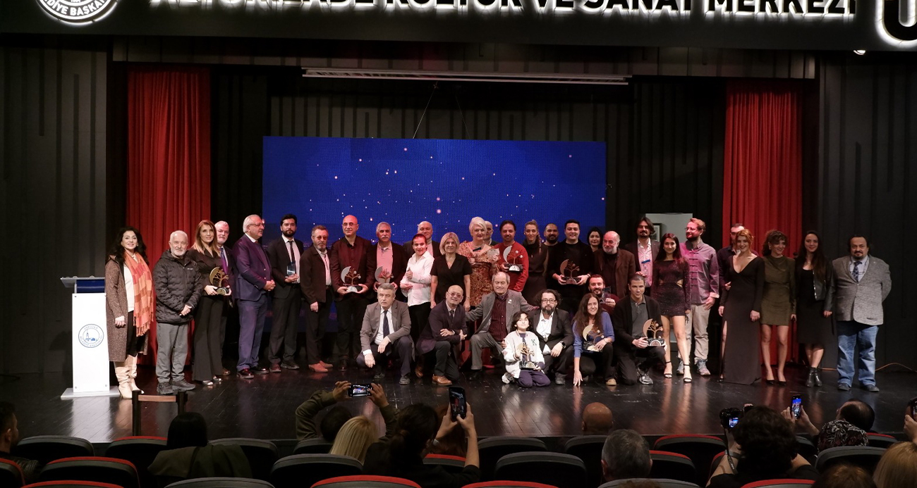 İstanbul Uluslararası Nartugan Film Festivali Aralık ayında 5’inci kez Türk sinemaseverlerle buluştu. Dünyadaki tüm Türk Devletlerinden gelen filmleri, Türkiye’de üretilenleri ve dünya sinemasının seçkin örneklerini jüri karşısına sunarak 4 kategoride ilk 3’e giren film ve belgesellere ödüller verildi.