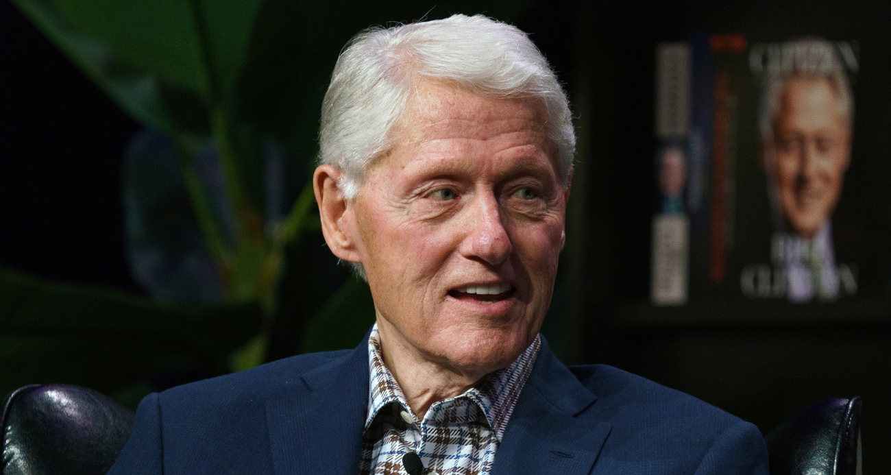 ABD'nin eski Başkanı Bill Clinton geçirdiği rahatsızlık nedeniyle hastaneye kaldırıldı.