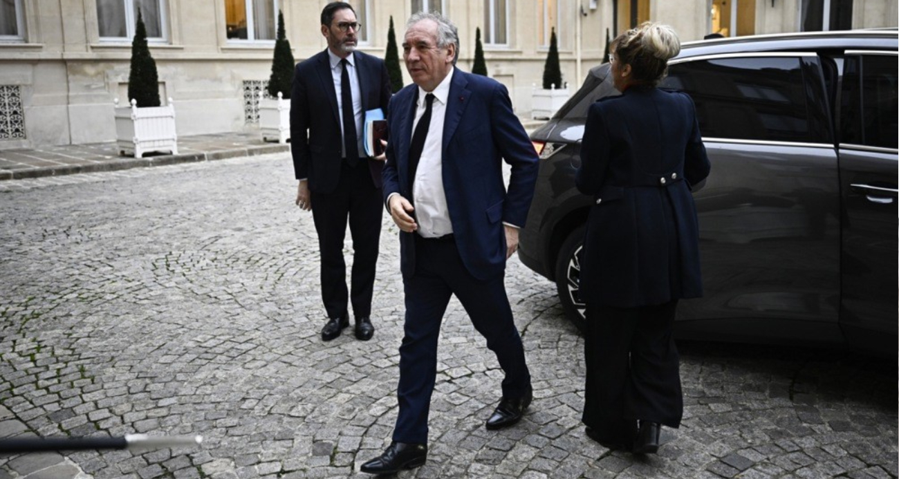 Fransa Başbakanı François Bayrou, 10 gün süren istişarelerin ardından yeni hükümeti kurdu.