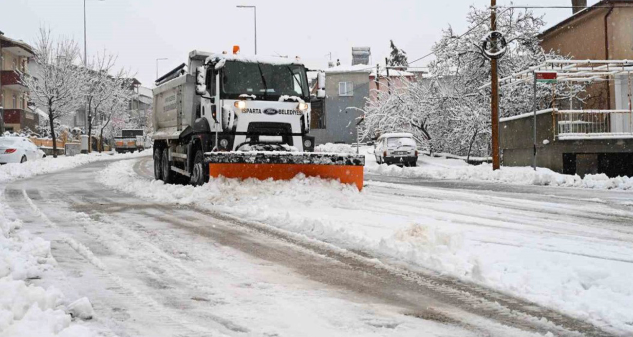 Isparta’da kar yağışı nedeniyle taşımalı eğitime 1 gün ara verildi