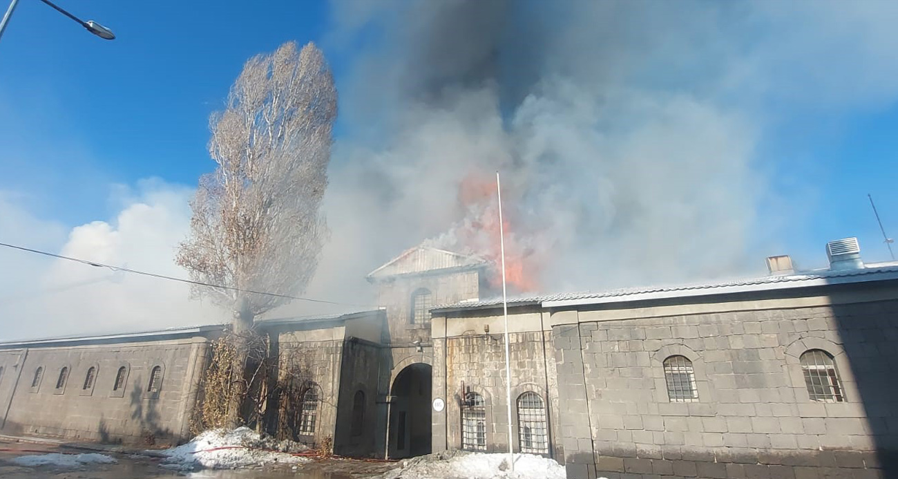 Tarihi taş ambarlarda yangın