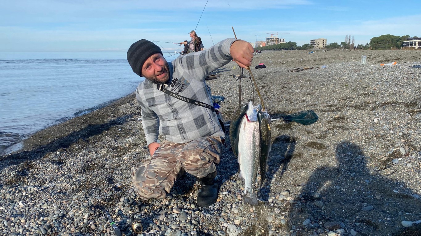 Sınırı aşan ’firari Türk somonları’ Gürcüler’in ortasına takıldı