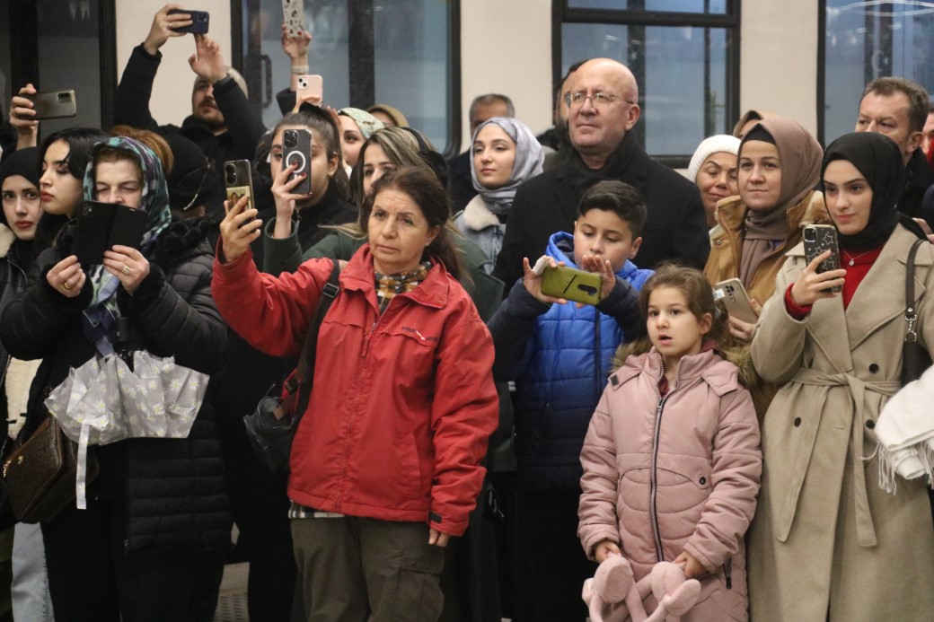 Masalsı yolculuğun treni Sivas’a vardı, yolcular halayla karşılandı