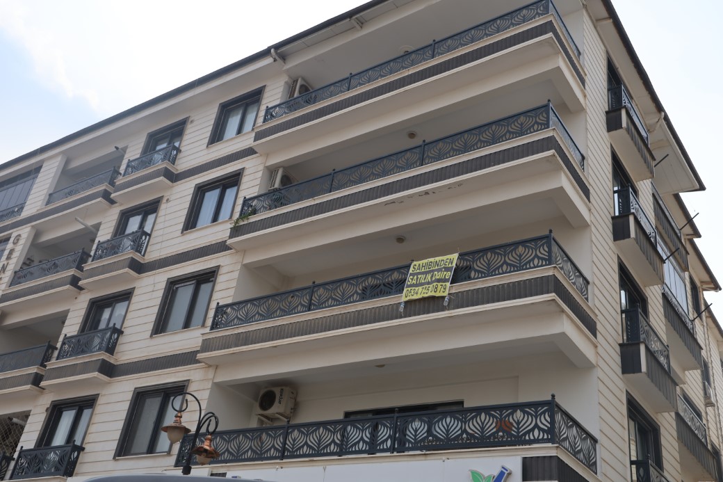 Depremle birlikte kira fiyatlarının tavan yaptığı ilçede Suriyelilerin dönüşü fiyatları düşürmeye başladı