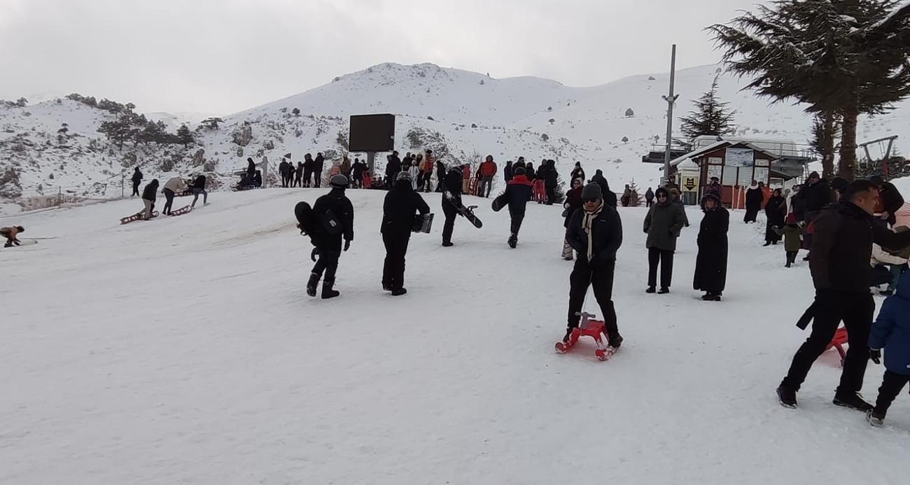 Davraz Kayak Merkezi ziyaretçi akınına uğradı