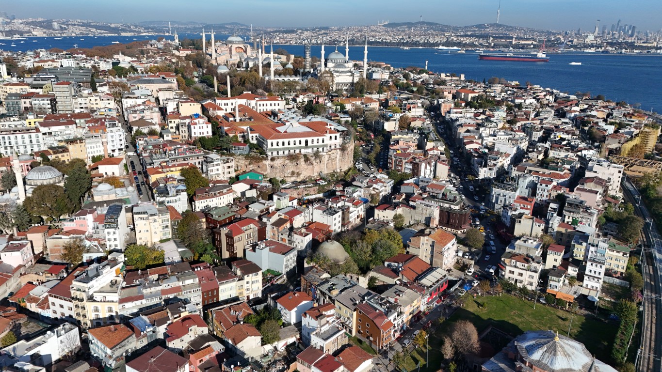 Küçükayasofya Su Terazisi’nin etrafı binalarla kapatıldı