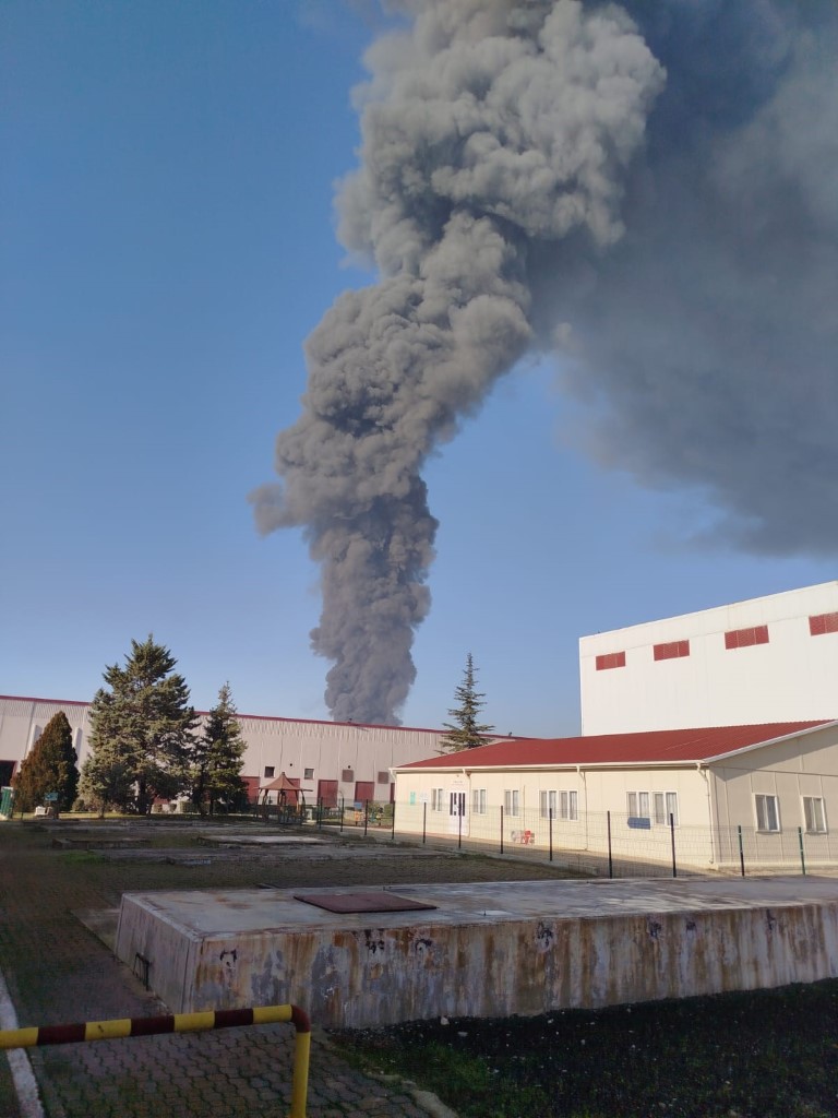 Kırklareli’nde fabrikada yangın: Dumanlar gökyüzünü kapladı