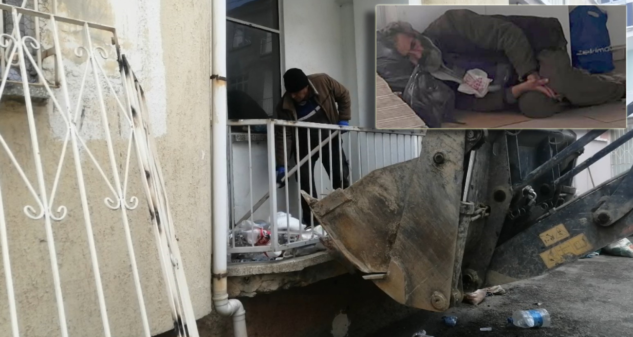 “Evsiz” sandılar, iki dairesi çıktı, çöp yığınıyla dolu evini görenler hayrete düştü