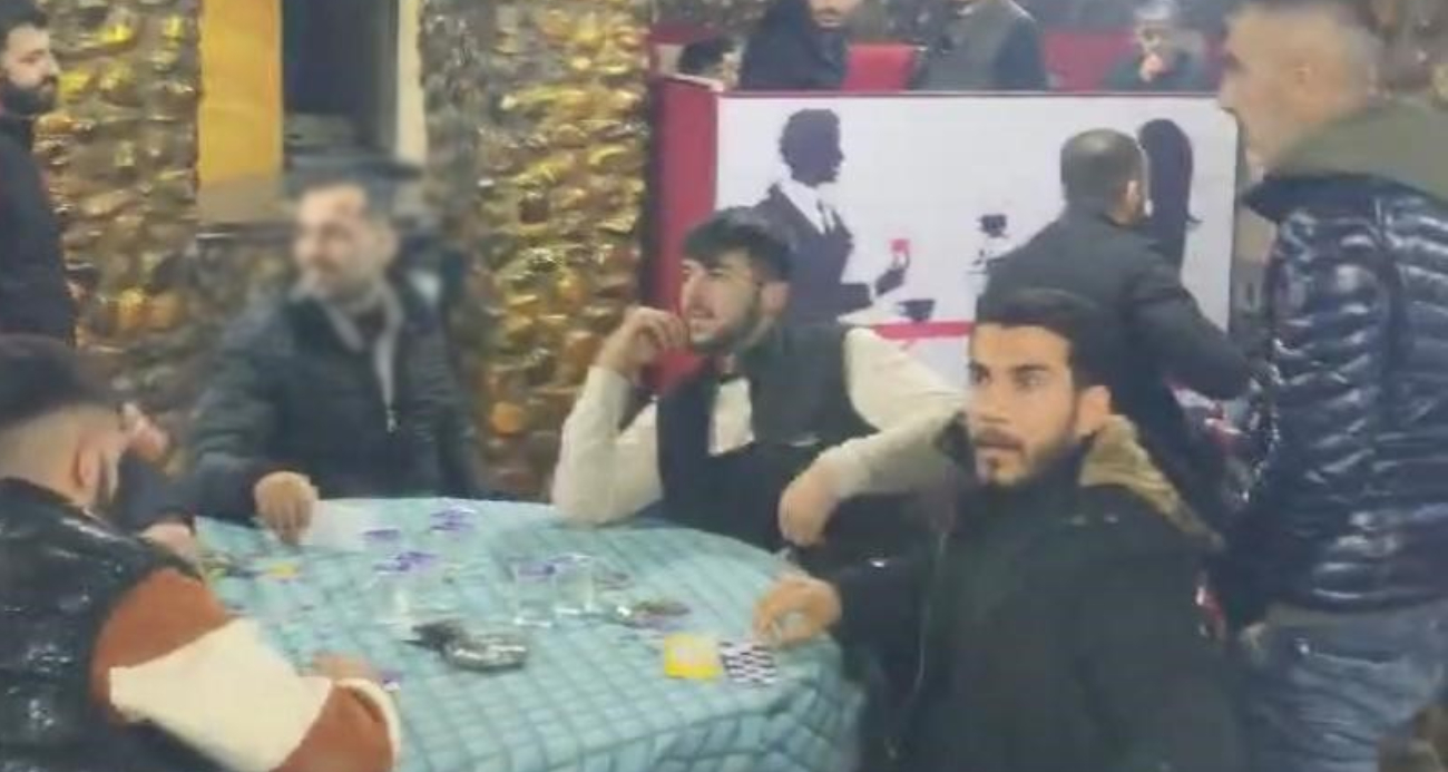 Diyarbakır polisi “mutlu yıllar” deyip baskın yaptı: 5 gözaltı