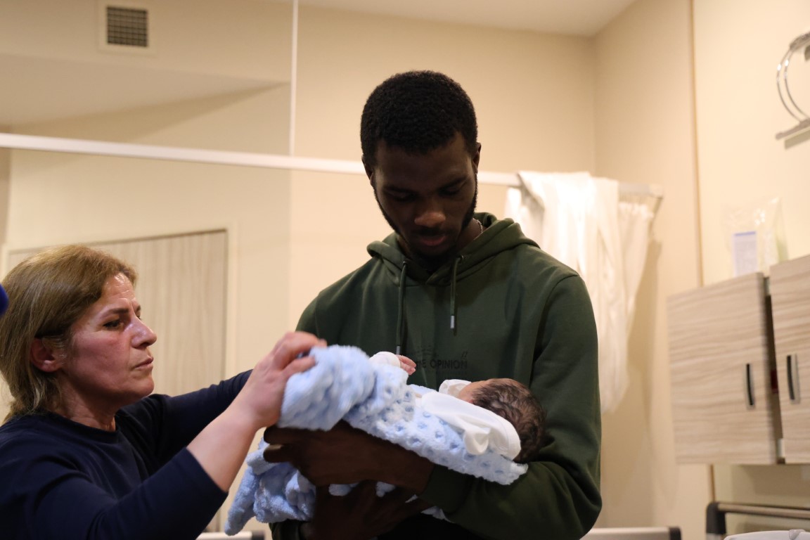 Haitili genç yeni yılın ilk saatlerinde Sivas’ta baba oldu