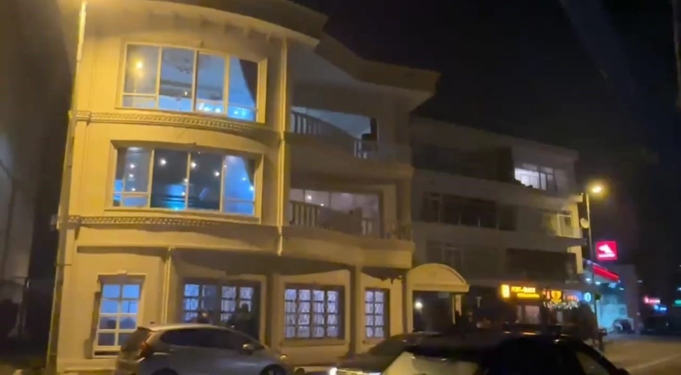 Sarıyer’de kaçak yılbaşı partisine polis baskını: Yüzlerce genç dolandırıcılık mağduru oldu