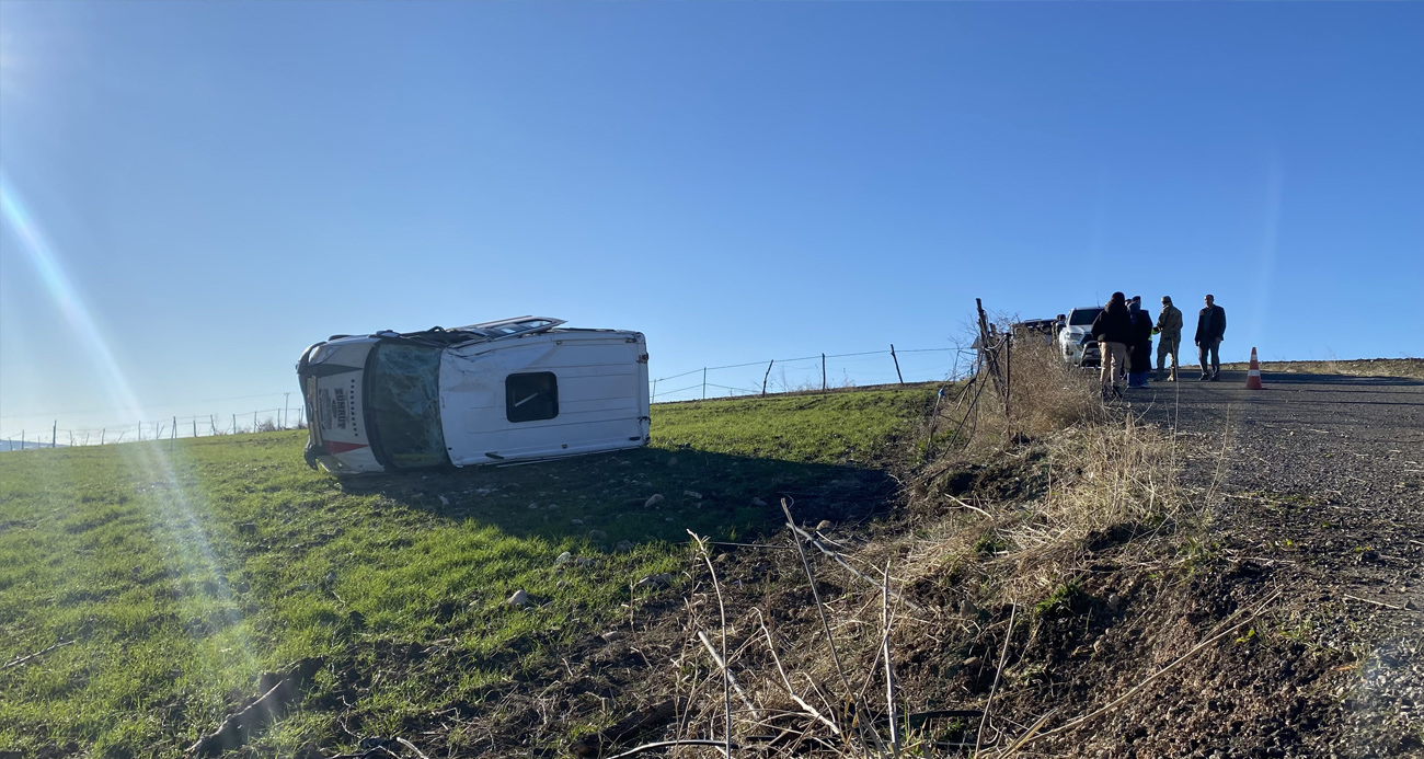 Öğrenci servisi devrildi: 9 yaralı