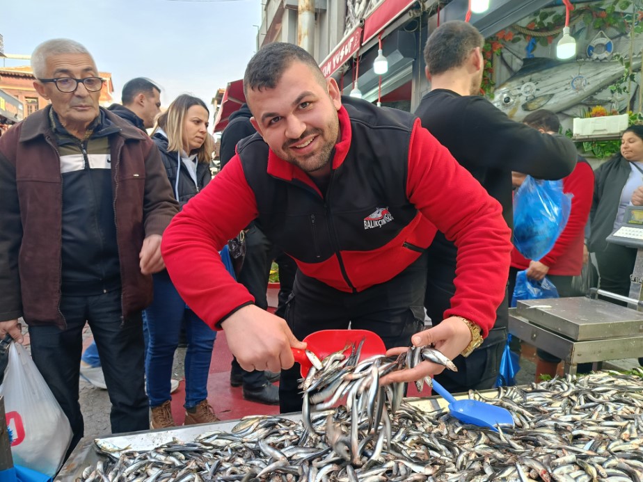 Edirne’de hamsi bolluğu: Kilosu 100 liraya düştü