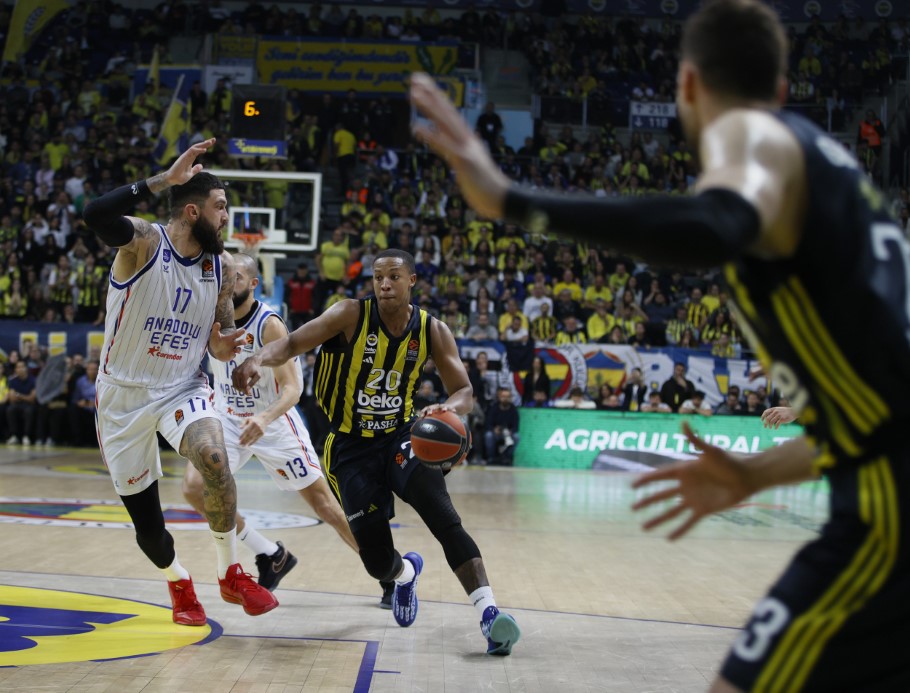 Euroleague’de Türk derbisini Fenerbahçe kazandı