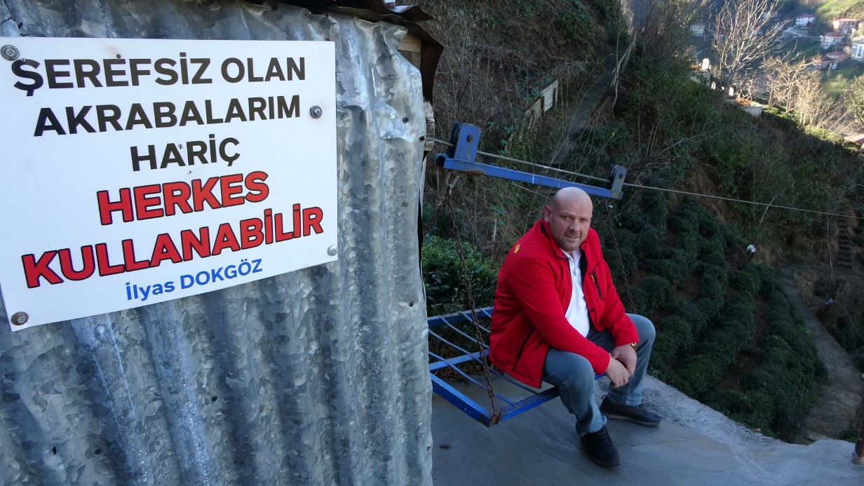 Trabzonlunun teleferik tabelası çözüm oldu: "Şerefsiz olan akrabalarım hariç herkes kullanabilir"