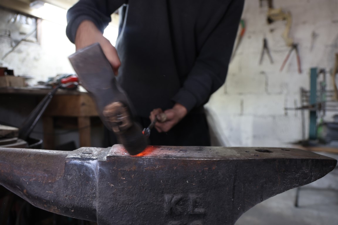 Adana’da koç boynuzu ve çelik, usta elinde markalaşıyor