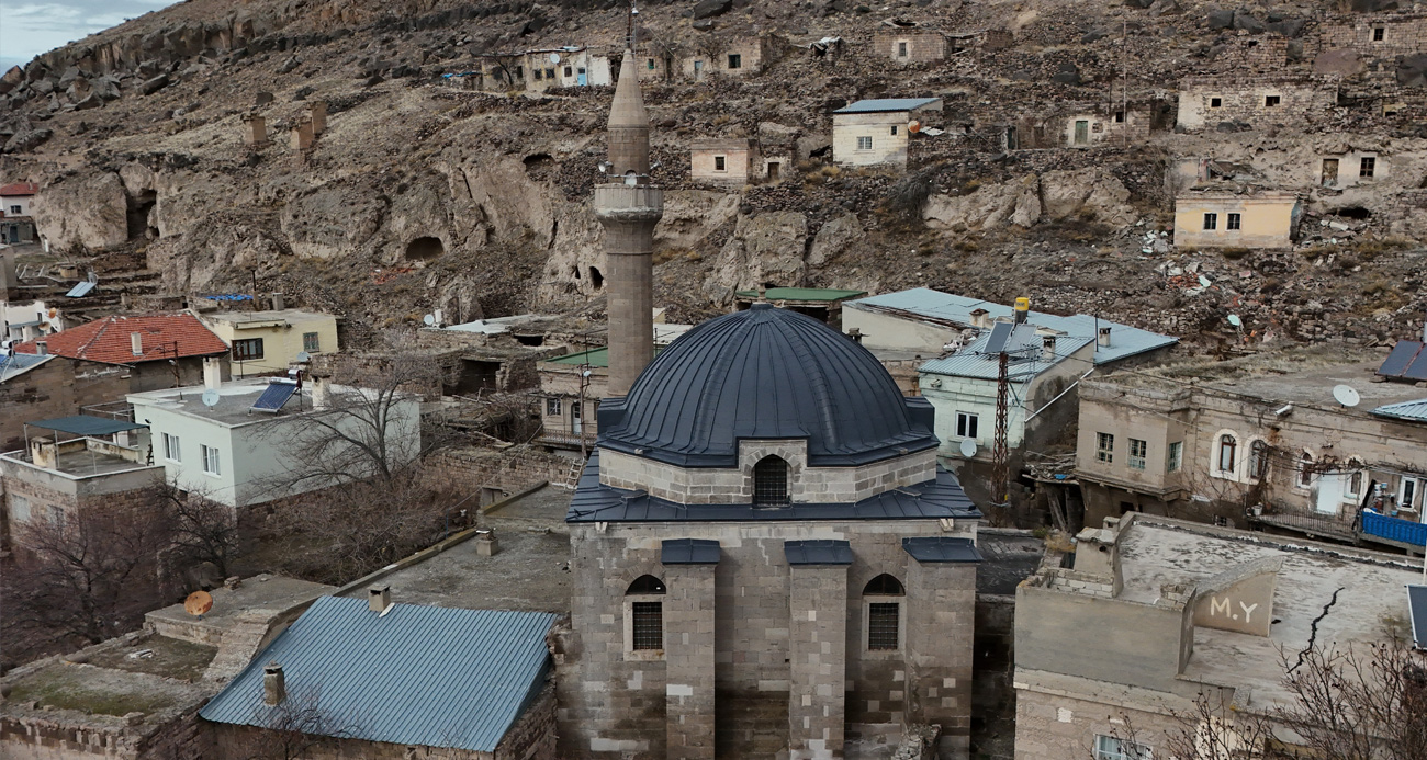 571 yıllık cami dimdik ayakta