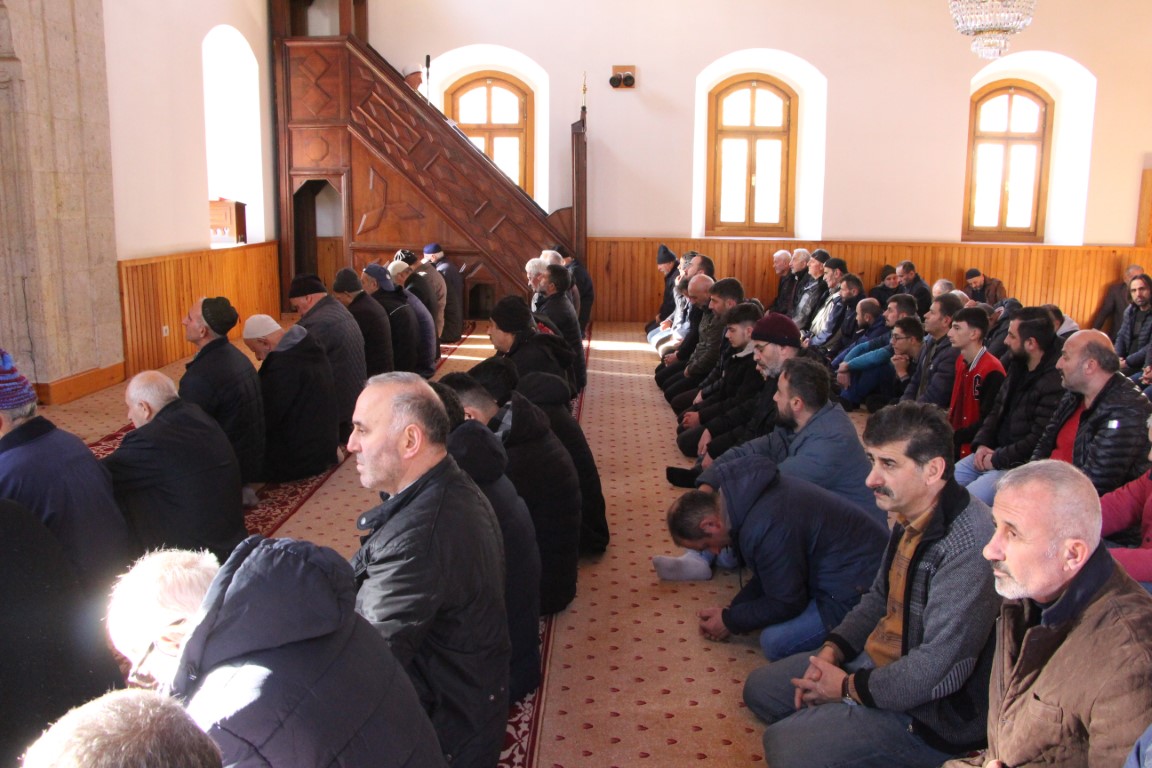 3 kuşaktır bu caminin imamları aynı aileden