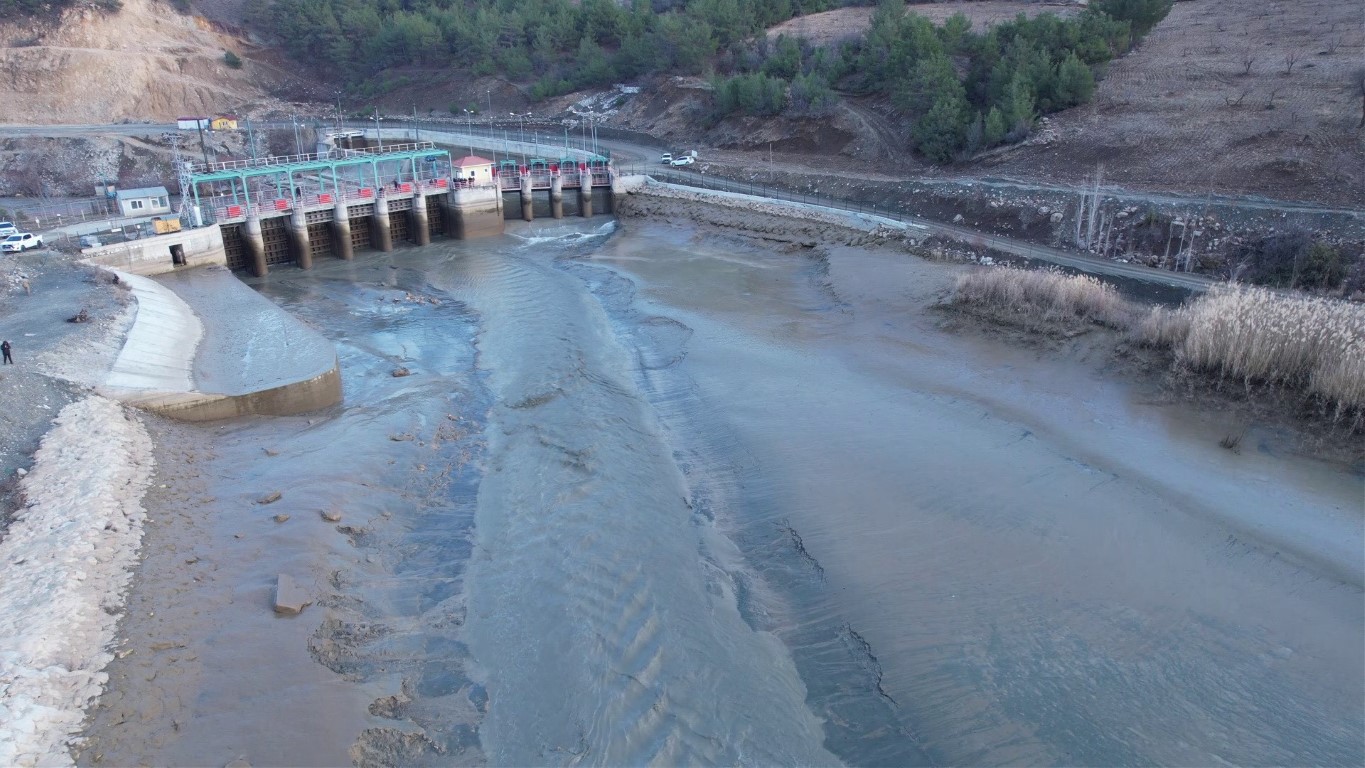 Kayıp kadını bulabilmek için baraj kapakları açıldı