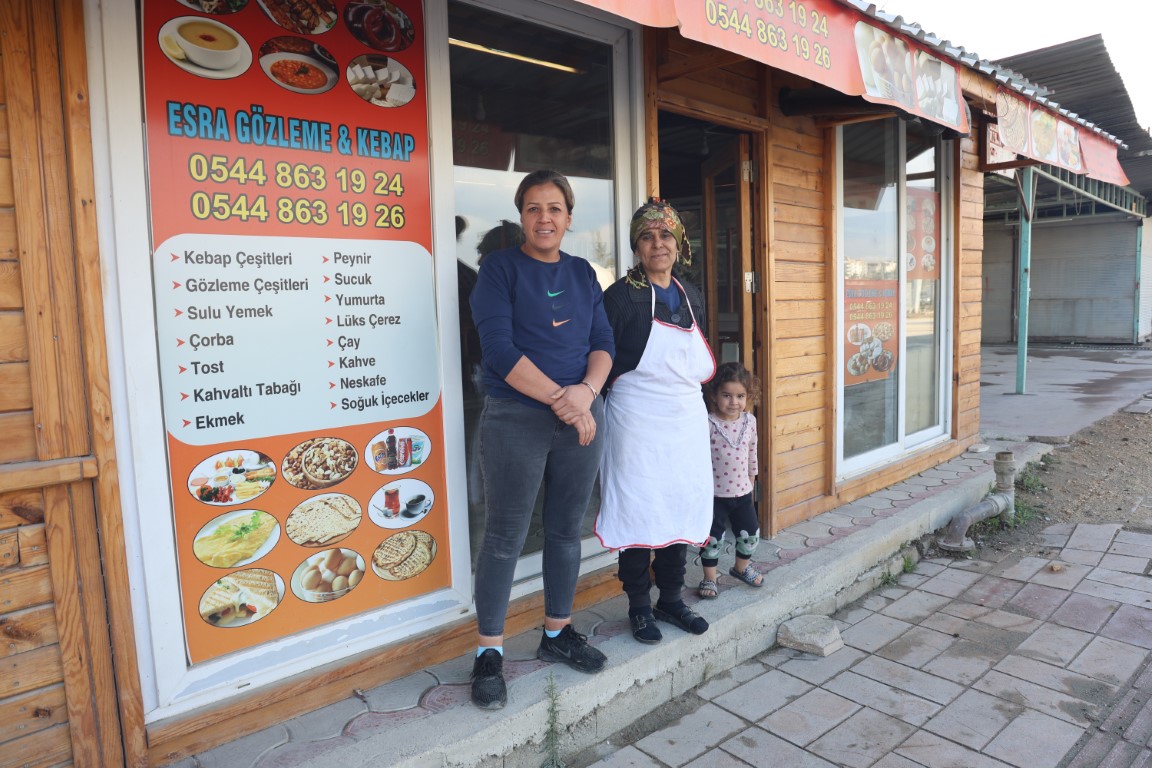 16 yıllık gelin ve görümce kebap tezgahında birlikte mesai yapıyor