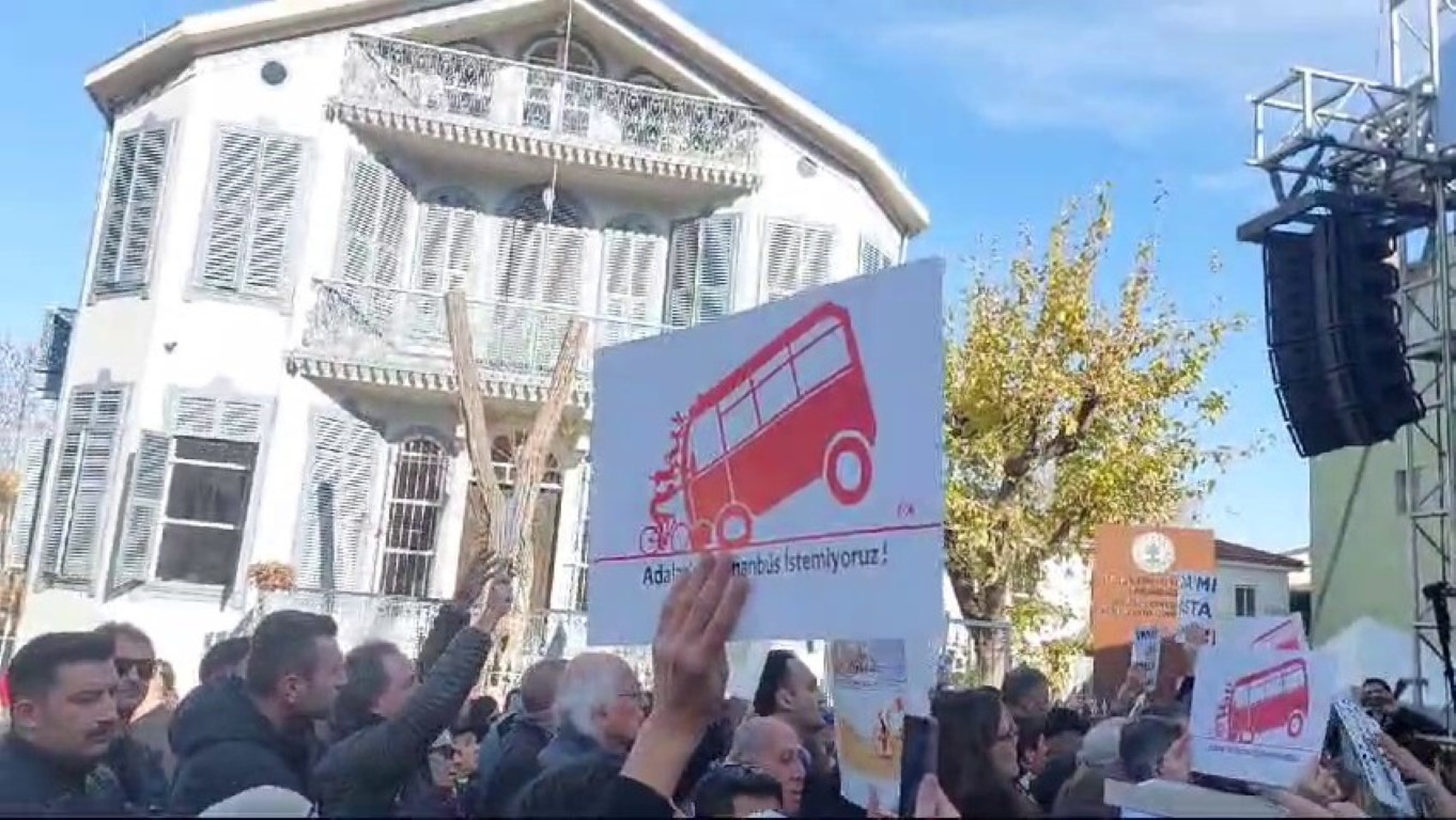 İBB Başkanı İmamoğlu’na Büyükada’da protesto