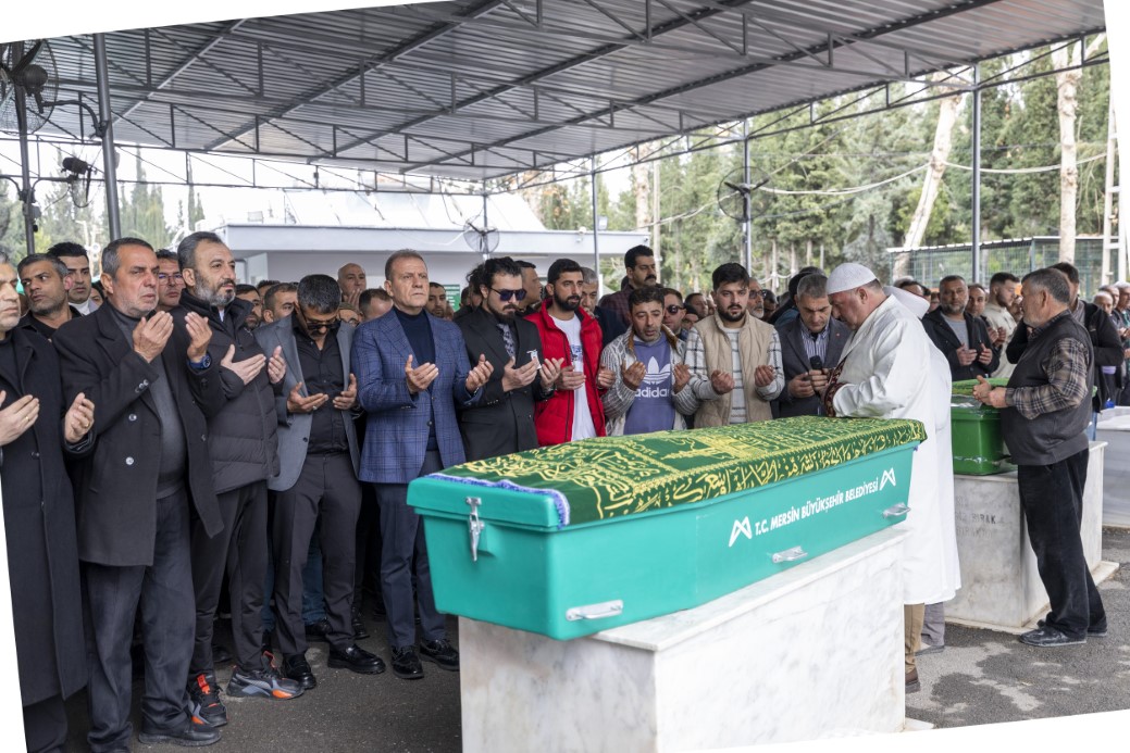 Kalp krizi sonucu hayatını kaybeden fenomen ’1 Milyon Mehmet’ toprağa verildi