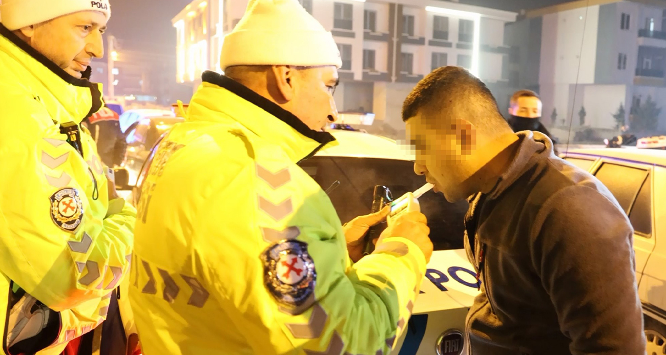 Polisten kaçan sürücü yakalanınca esprileriyle güldürdü