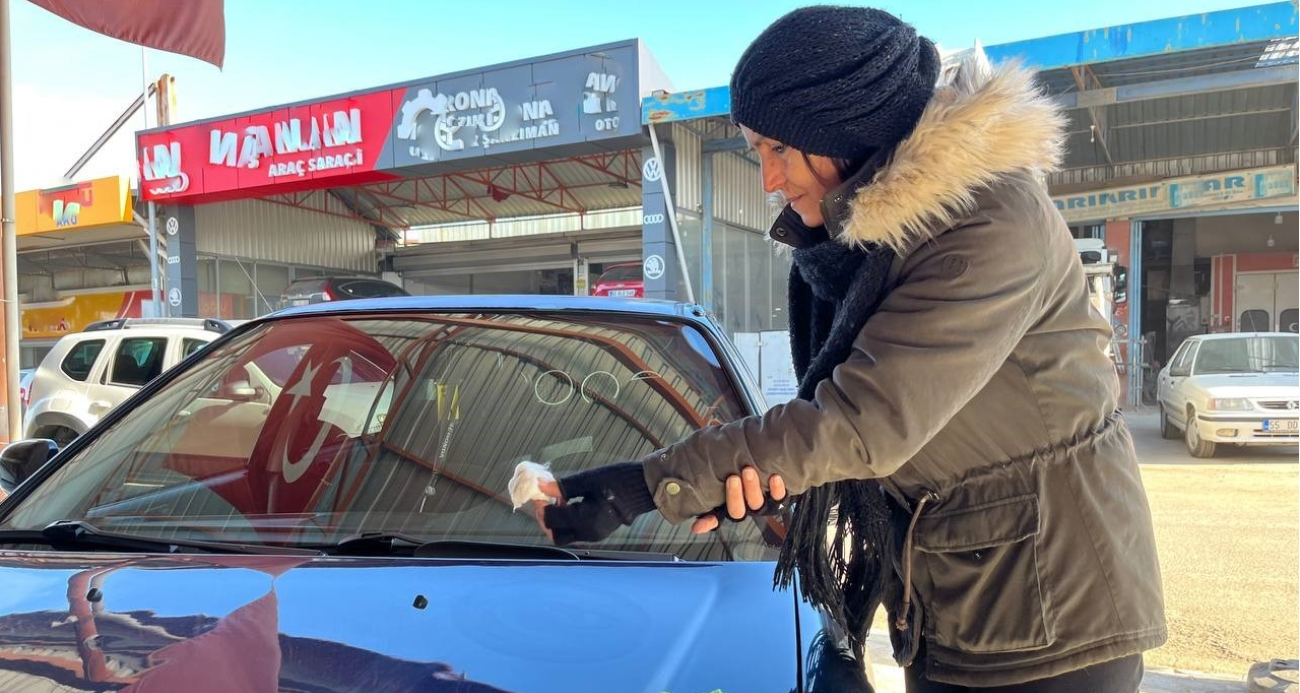Kadın kuaförü, sanayide oto boyacısı oldu: Saçları değil, kaportayı boyuyor