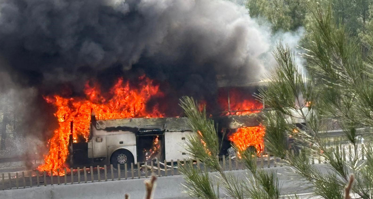 Yolcu otobüsü alev alev yandı