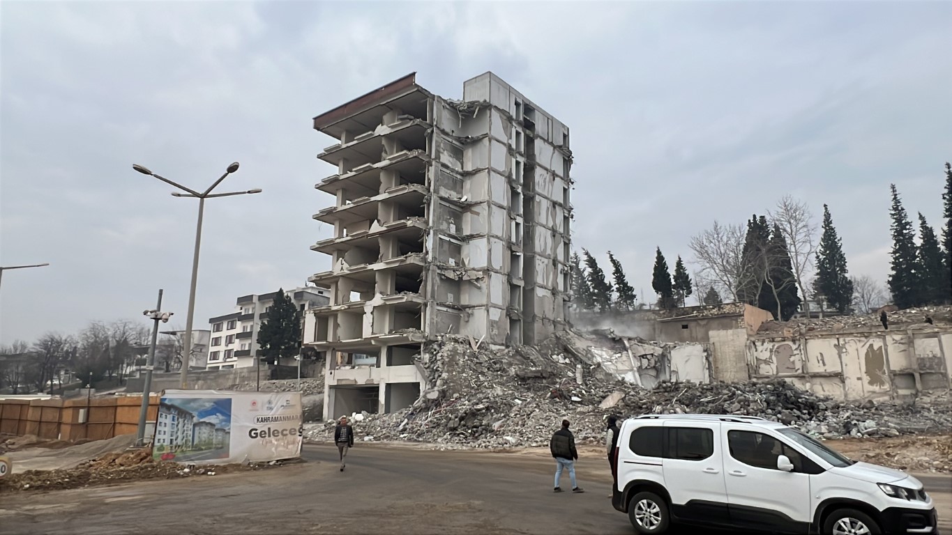 Kahramanmaraş’ta ağır hasarlı binaların yıkımı yüzde 99 tamamlandı