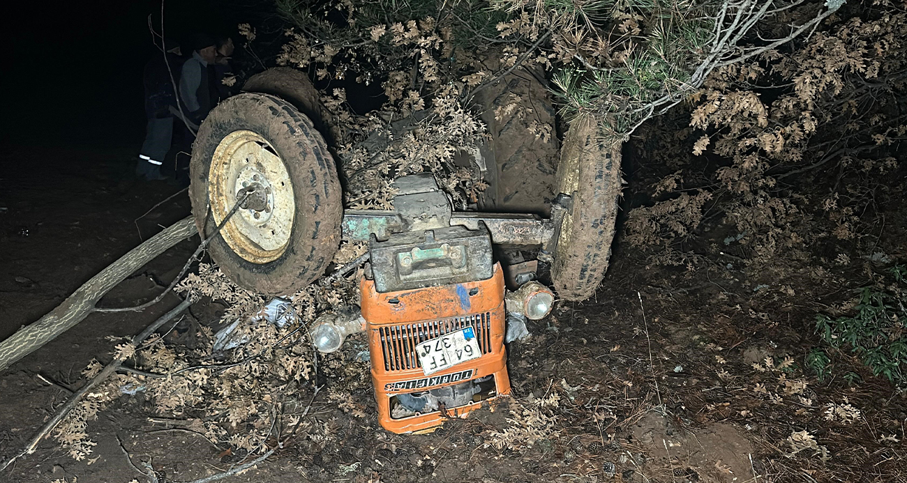 Uşak’ın Banaz ilçesine bağlı Yenice köyde bir traktörün devrilmesi sonucu 1’i çocuk 2 kişi hayatını kaybetti, 2 kişi ise yaralandı.