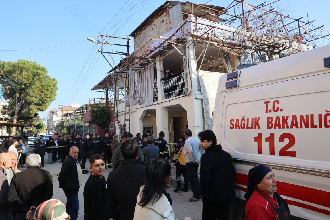 Adana’da kahvaltı sofrasında vahşet: İki kadın bir erkek bıçaklanarak öldürüldü