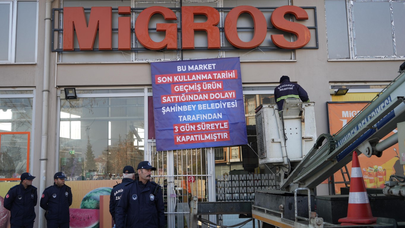 Tarihi geçmiş ürün satan ve fahiş fiyat uygulayan Migros market 3 gün kapatıldı