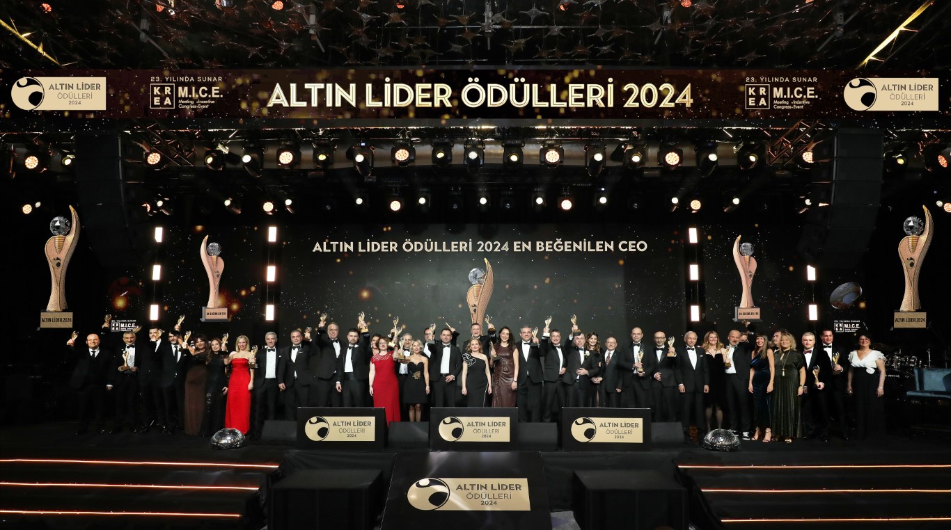 Altın Liderler Ödül Töreni’nde ‘Türkiye’nin en beğenilen CEO’ları ödüllerini aldı