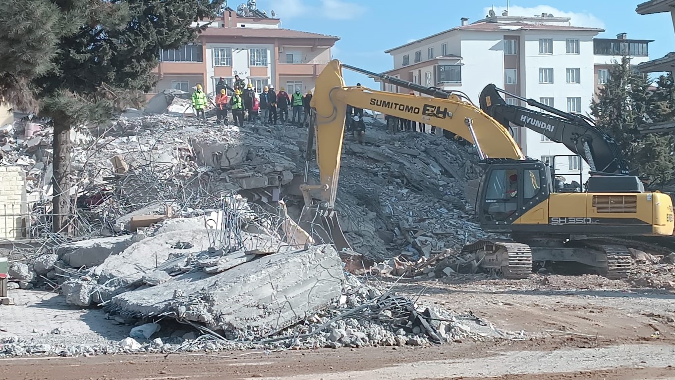 Depremde 134 kişiye mezar olan Ayşe-Mehmet Polat Sitesi davasında karar çıktı