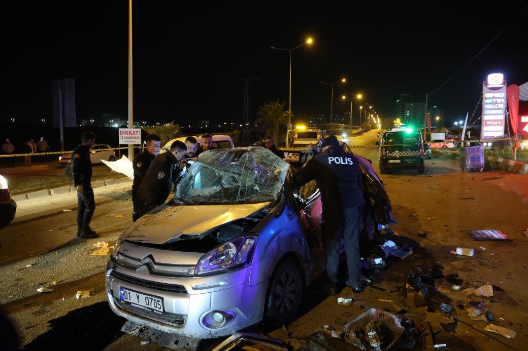 Adana’da feci kaza... Ters yöne girdi, karşıdan gelen araçla çarpıştı: 1 ölü, 2 yaralı