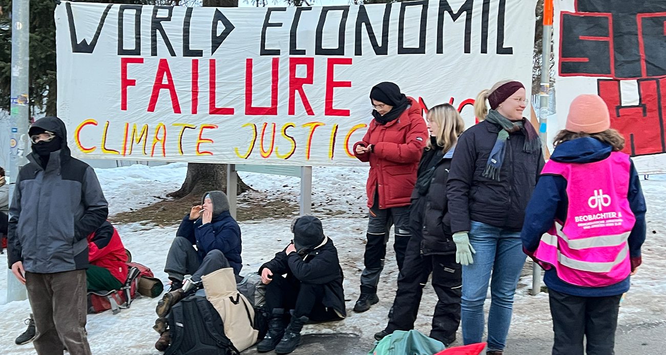 Dünya Ekonomik Forumu (WEF) karşıtları, İsviçre'nin Davos kasabasında protesto düzenledi.